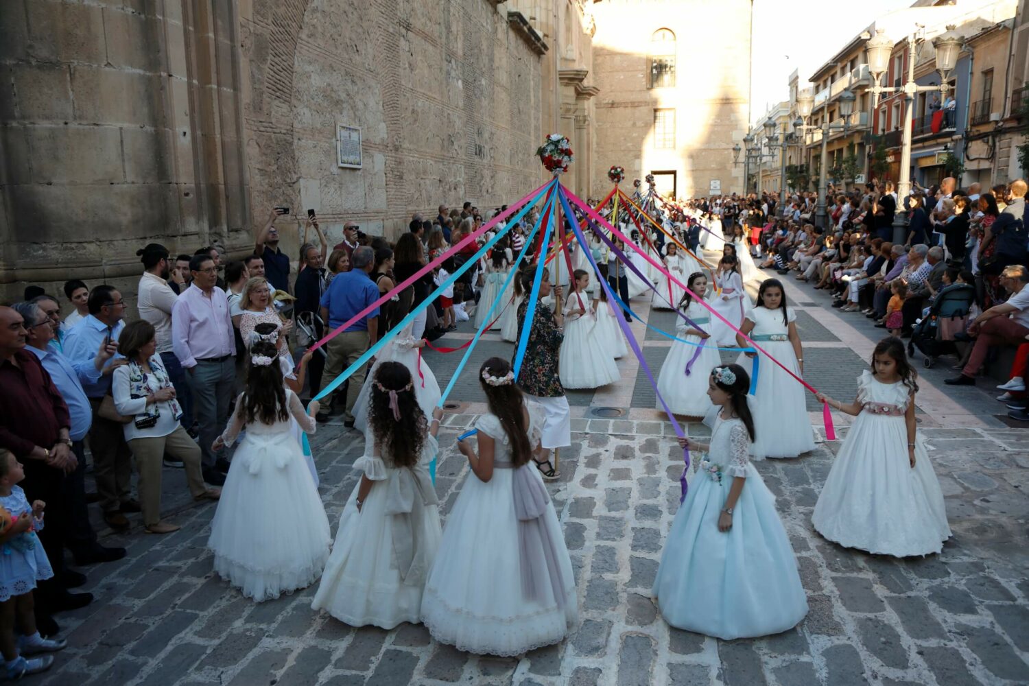 La procesión del Corpus Christi congrega a miles de personas en las calles