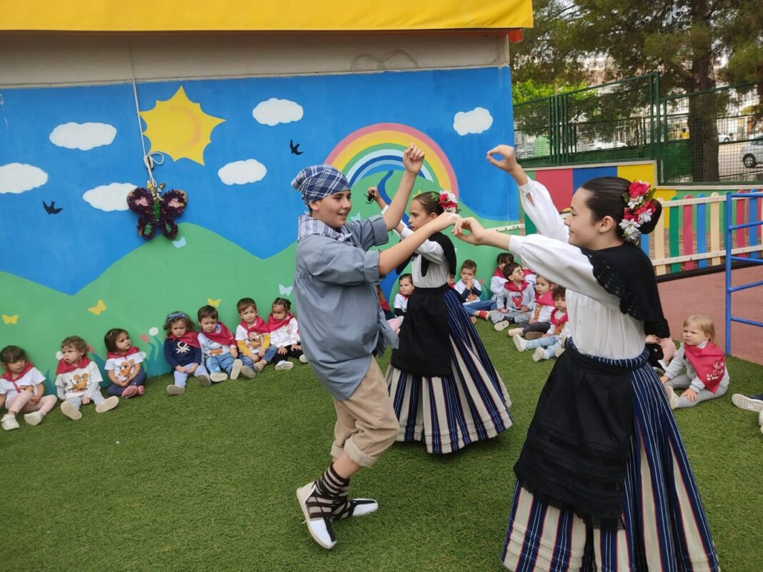 Escuela del Grupo Folclórico Arabí