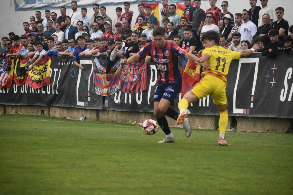 El Yeclano Deportivo fue muy superior al Lleida en un partido que controló de principio a fin y que se llevó por un claro 2-0