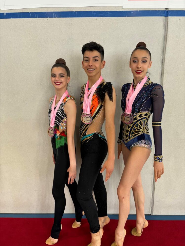 erika, gonzalo y alejandra gimnasia rítmica