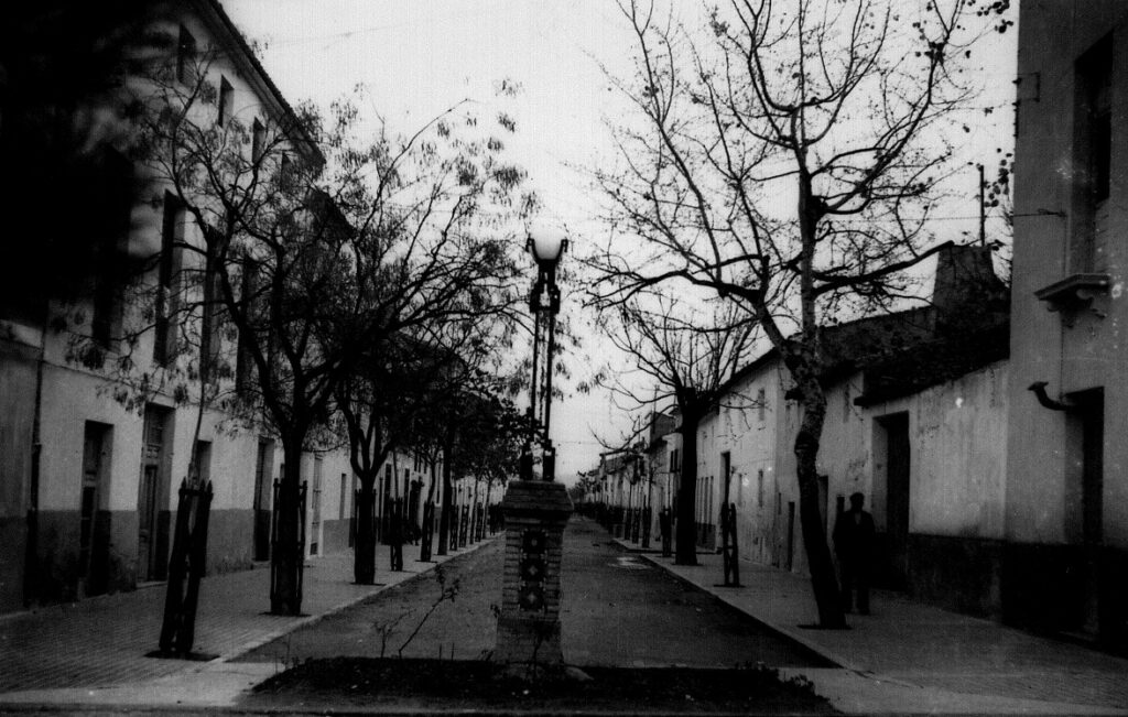 Farola existente en la calle San Ramón junto al parque. Se cambió por el busto de Mariano Yago