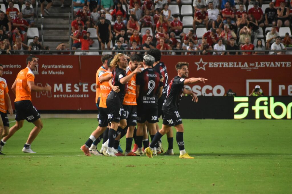 el Yeclano celebra la victoria en Murcia