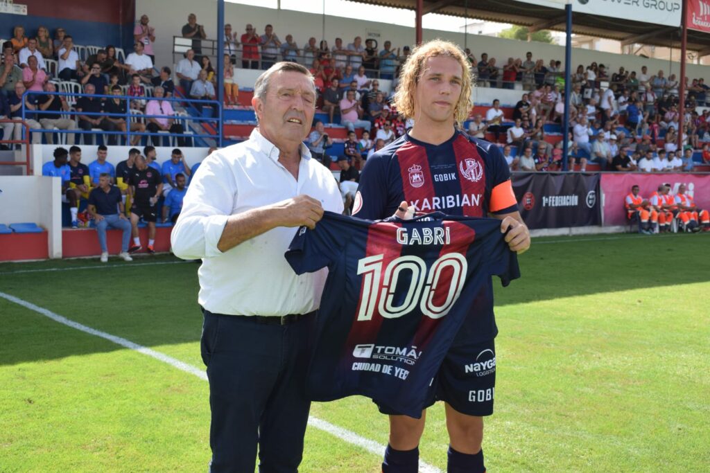 Gabri Clemente 100 partidos Yeclano