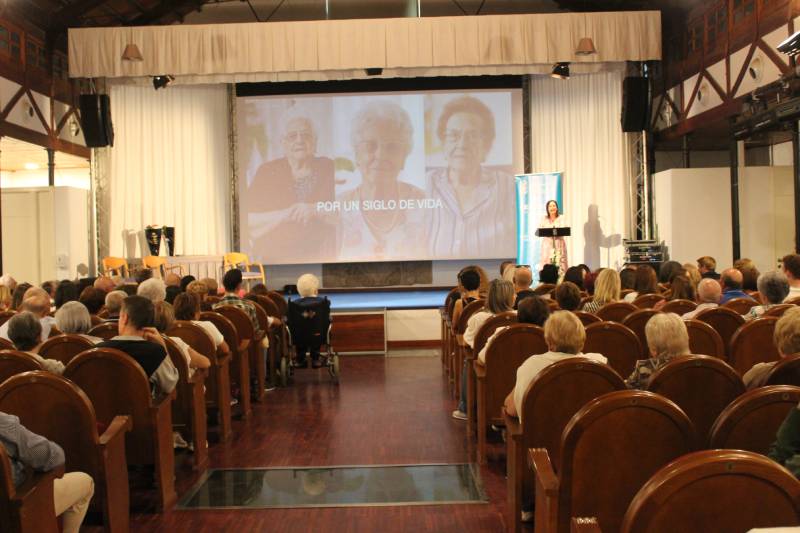 Yecla rinde homenaje a sus mayores centenarios en un emotivo acto