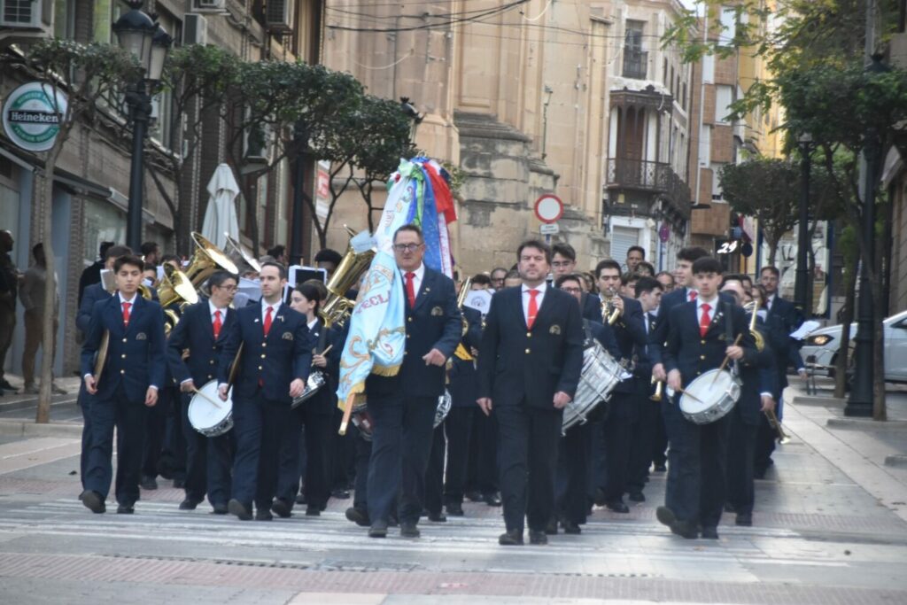 Recogida de músicos de la Banda de la Asociación de Amigos de la Música de yecla 2024. 