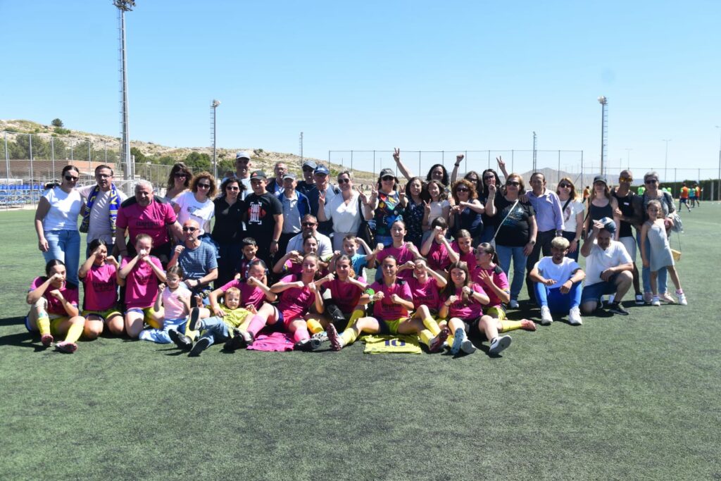 yecla cf femenino cadete/infantil campeonas