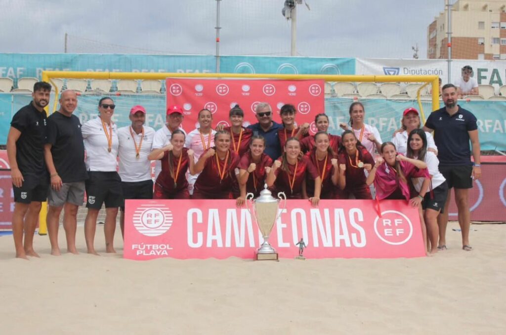 campeonas región murcia fútbol playa sub17 Eva Navarro