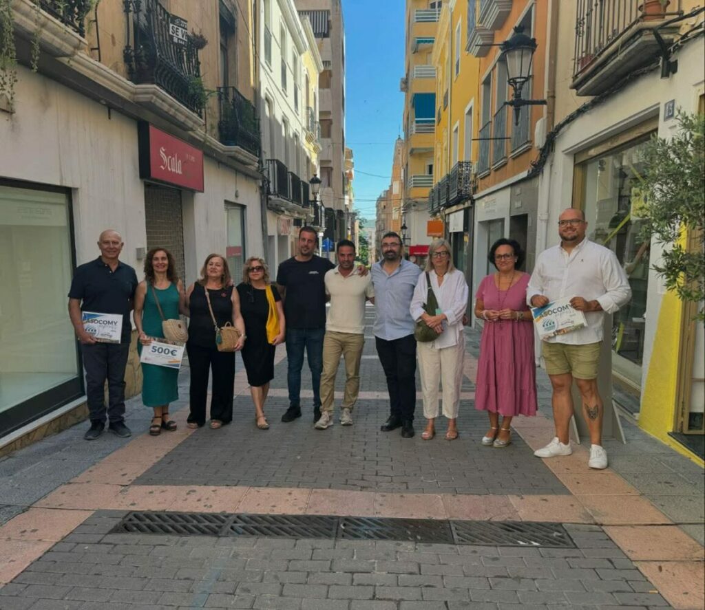 Tres vecinos de Yecla disfrutan del premio del Sorteo Asocomy Express
