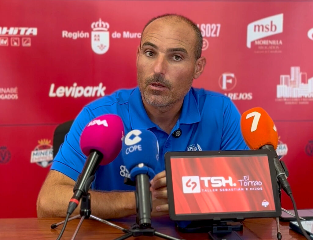 Iván Martínez, entrenador del Yeclano