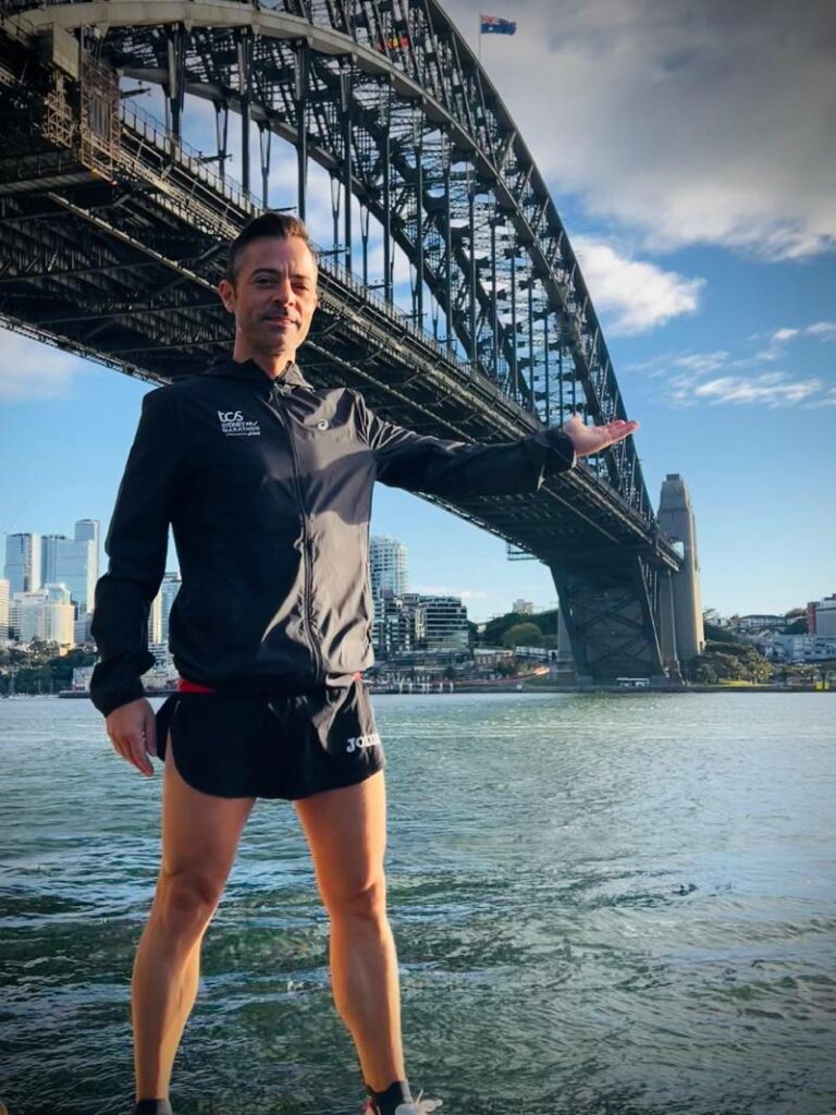 Rafael Serrano completa la Maratón de Sídney,