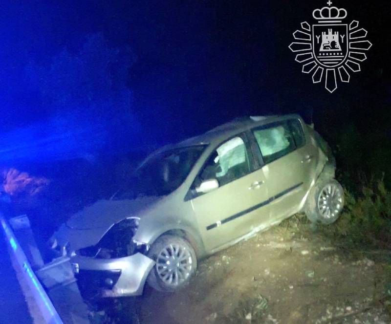 Un conductor resulta herido tras volcar en la nacional 344