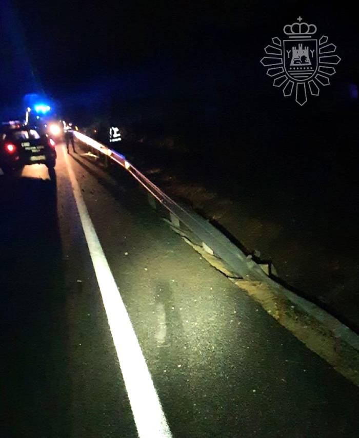 Un conductor resulta herido tras volcar en la nacional 344