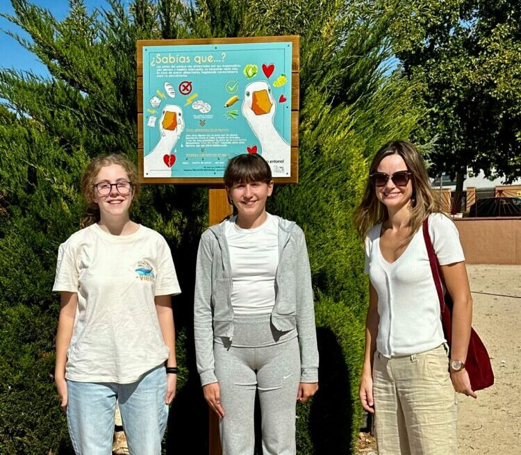 foto alumnas cartel patos cespín castillo puche