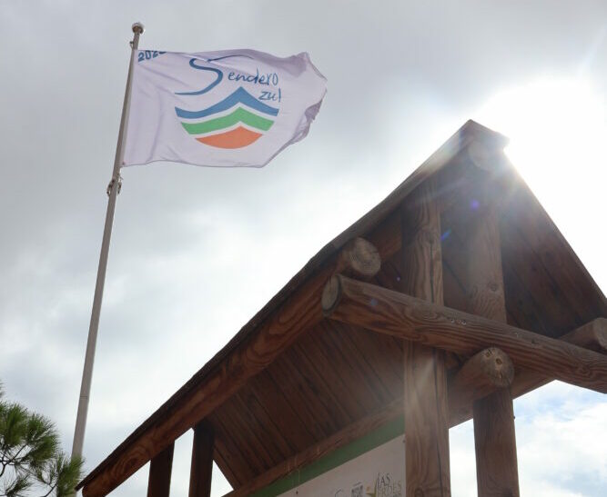 bandera azul sendero chicharra yecla
