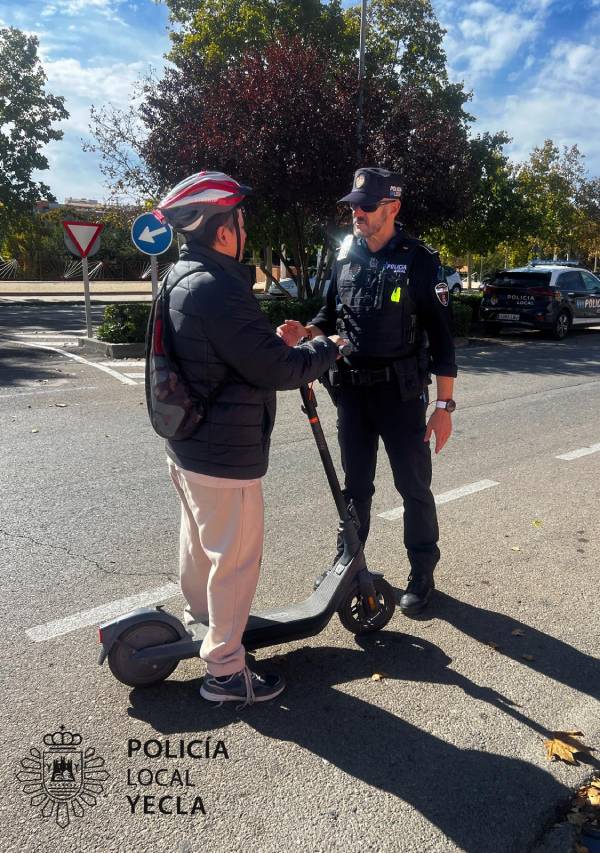 Casco, seguro y edad mínima: así es la nueva normativa sobre patinetes que entra en vigor el 8 de noviembre