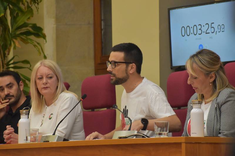 Tensión política y protestas por Palestina en el pleno