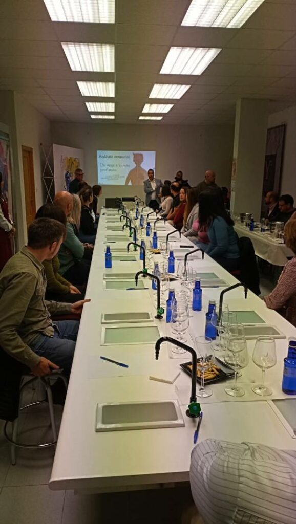 La Minerva marida vino y jamón en su tradicional certamen