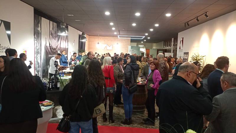 La Minerva marida vino y jamón en su tradicional certamen