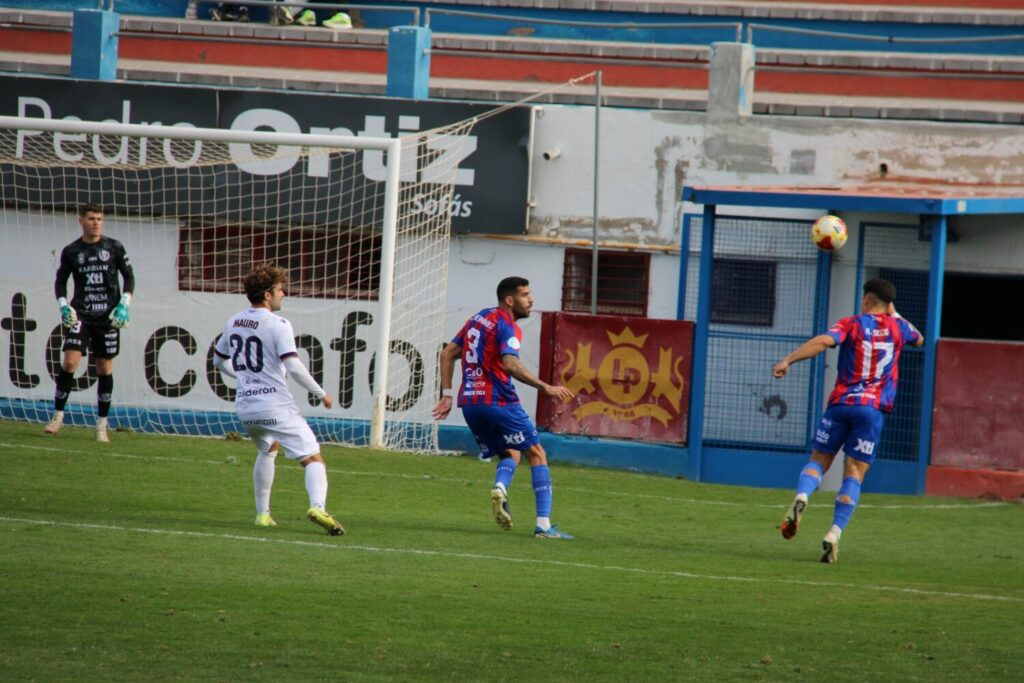 victoria del Yeclano ante el Real Jaén en el debut de Iván Ruiz
