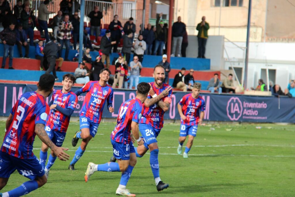 victoria del Yeclano ante el Real Jaén en el debut de Iván Ruiz