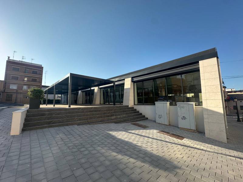 mercado central Denuncian que Vox pagó por un informe con errores que habría sido generado con IA