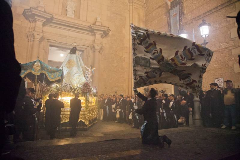 procesión de la virgen