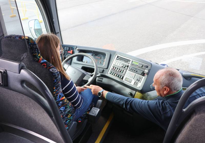 Cursos gratuitos de conductor de camión y autobús