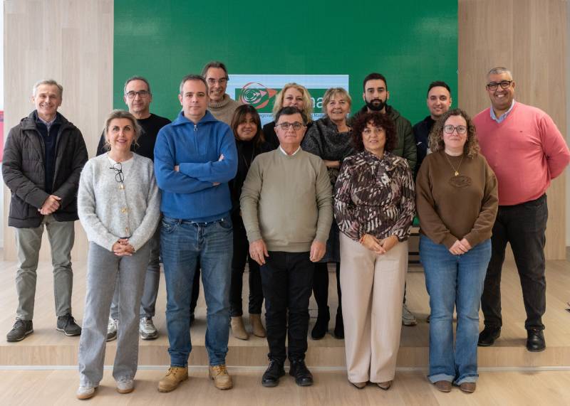 Empresas y sindicatos sellan la paz social en el mueble