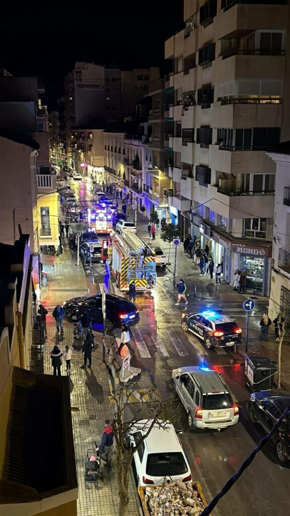 Incendio en un cuadro eléctrico obliga a desalojar un edificio en la calle San José