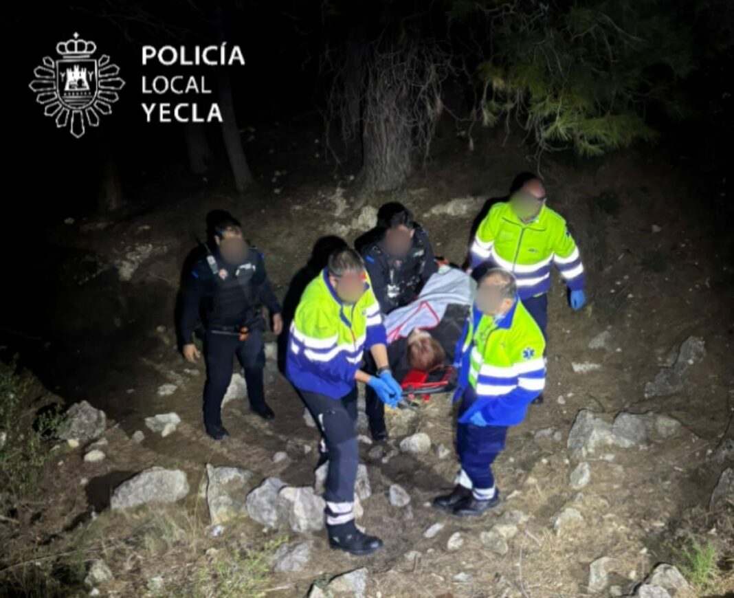 Una mujer herida tras caer en un terraplén en la subida al Castillo