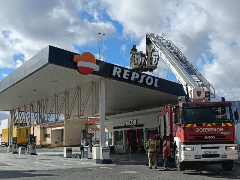 El viento provoca da&ntilde;os en Yecla con rachas que superan los 160 km/h