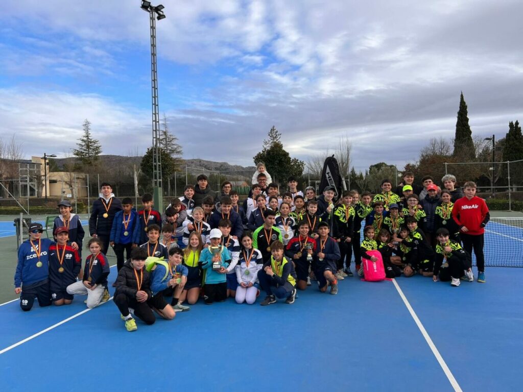 amor&oacute;s tenis yecla