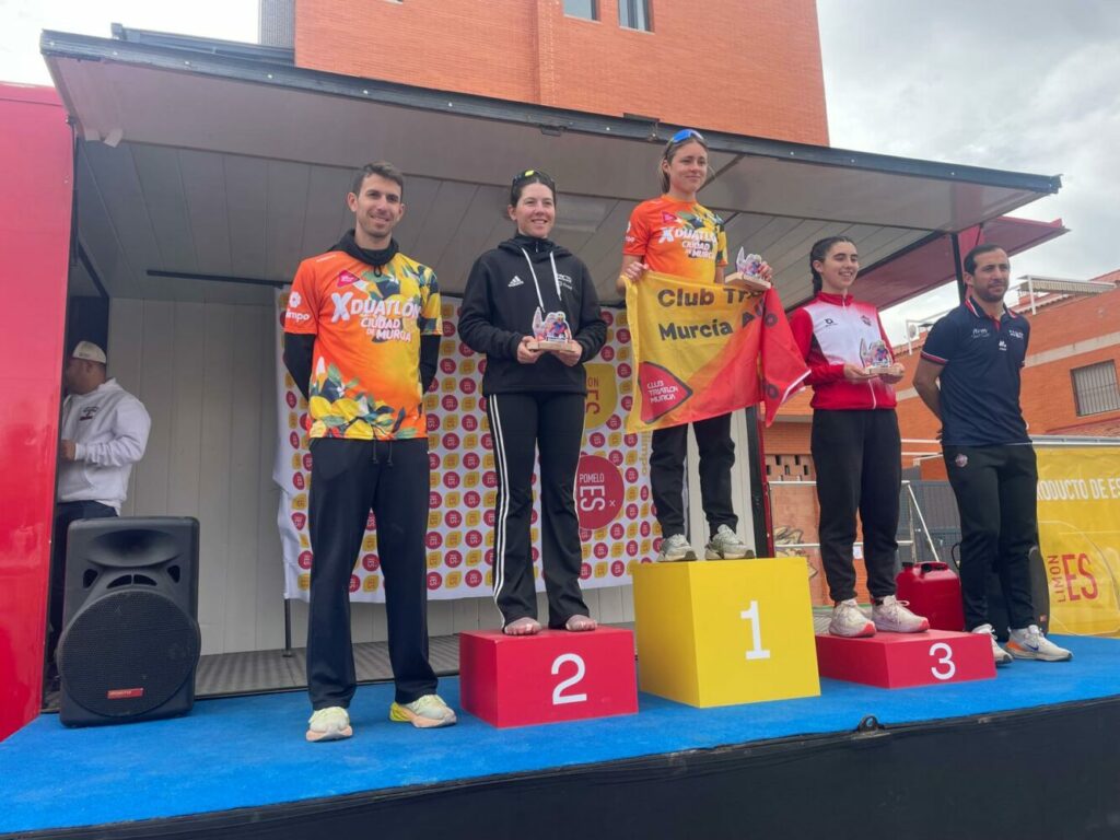 violeta club triatl&oacute;n arab&iacute; yecla