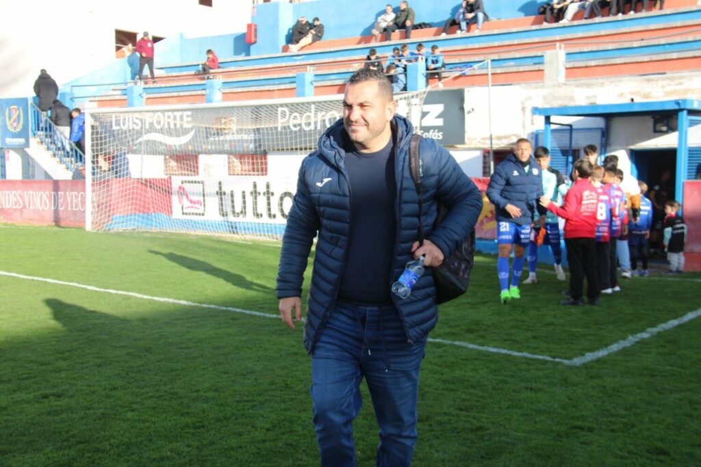 Adri&aacute;n Hern&aacute;ndez Yeclano &Aacute;guilas