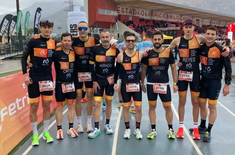 equipo chicos triatl&oacute;n