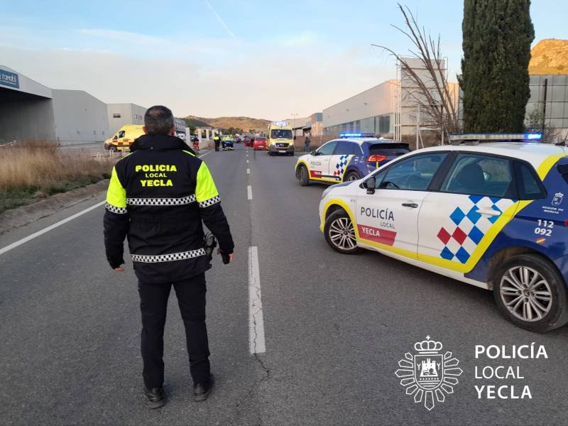 Cuatro heridos en una colisi&oacute;n entre dos veh&iacute;culos en la avenida de la Paz