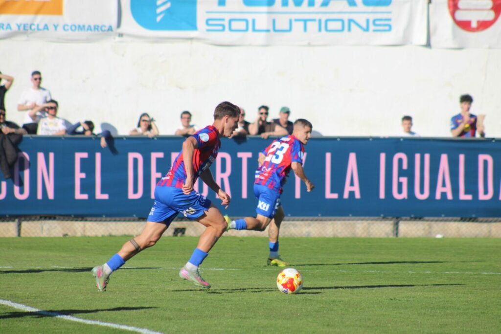 derrota del Yeclano ante el Extremadura
