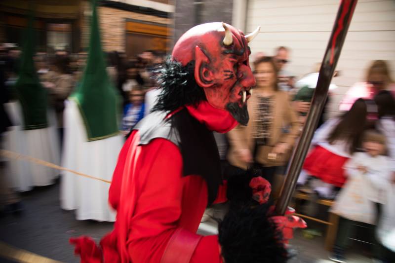 diablico Cierre colorido y c&aacute;lido de la Semana Santa