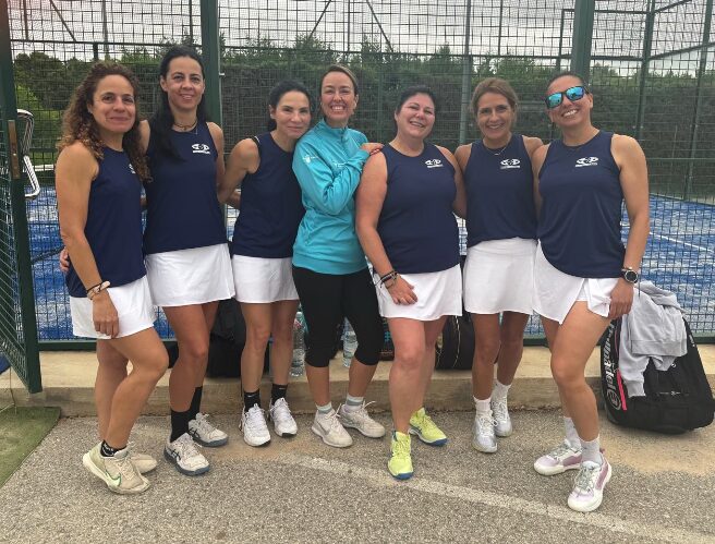 p&aacute;del femenino yecla
