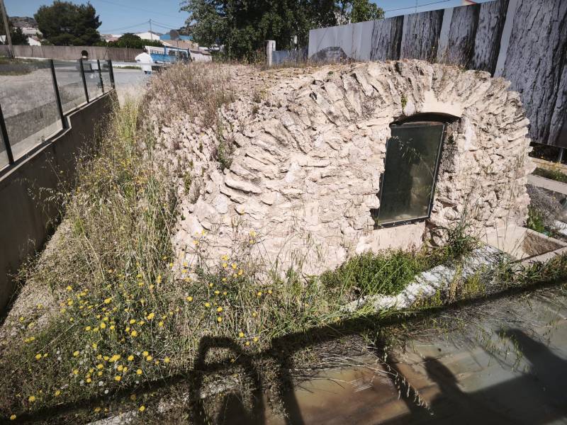 Denuncian el abandono del aljibe medieval del camino de Los Torrejones