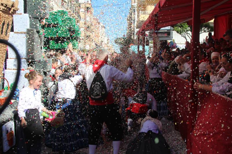 concurso de carrozas de las populares fiestas San Isidro