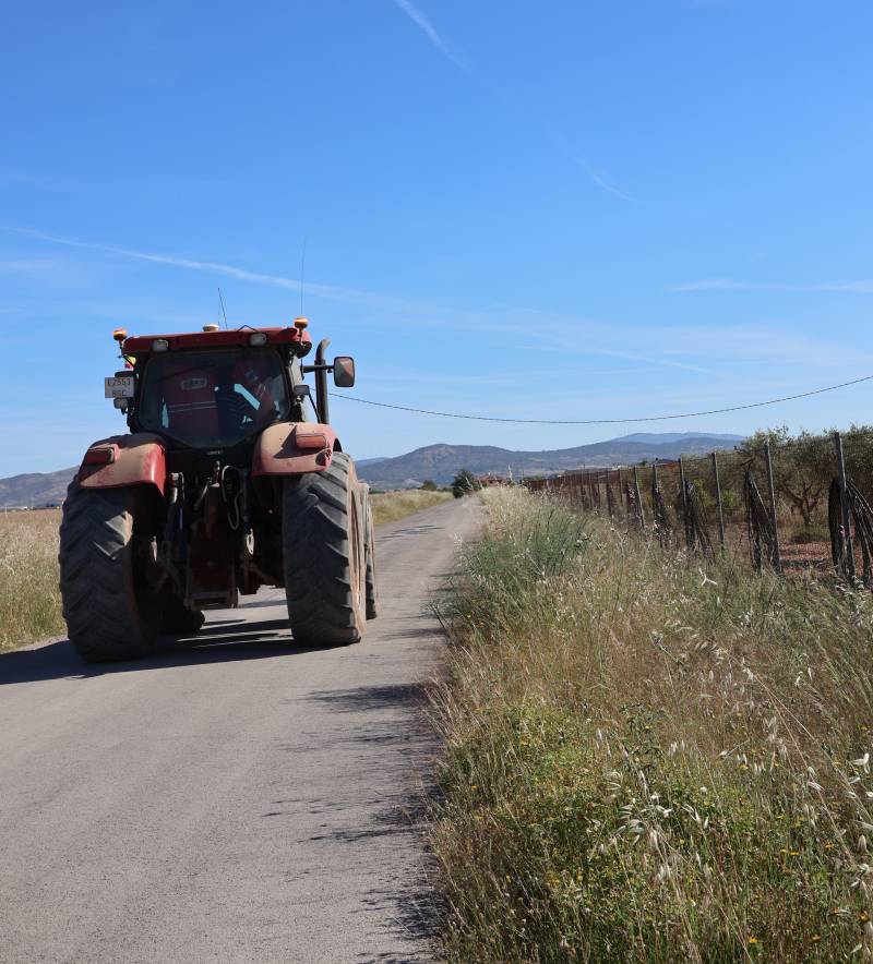 tractor camino rural