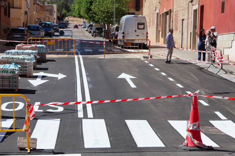 asfalta dos tramos en la calle Águilas y avenida de Murcia