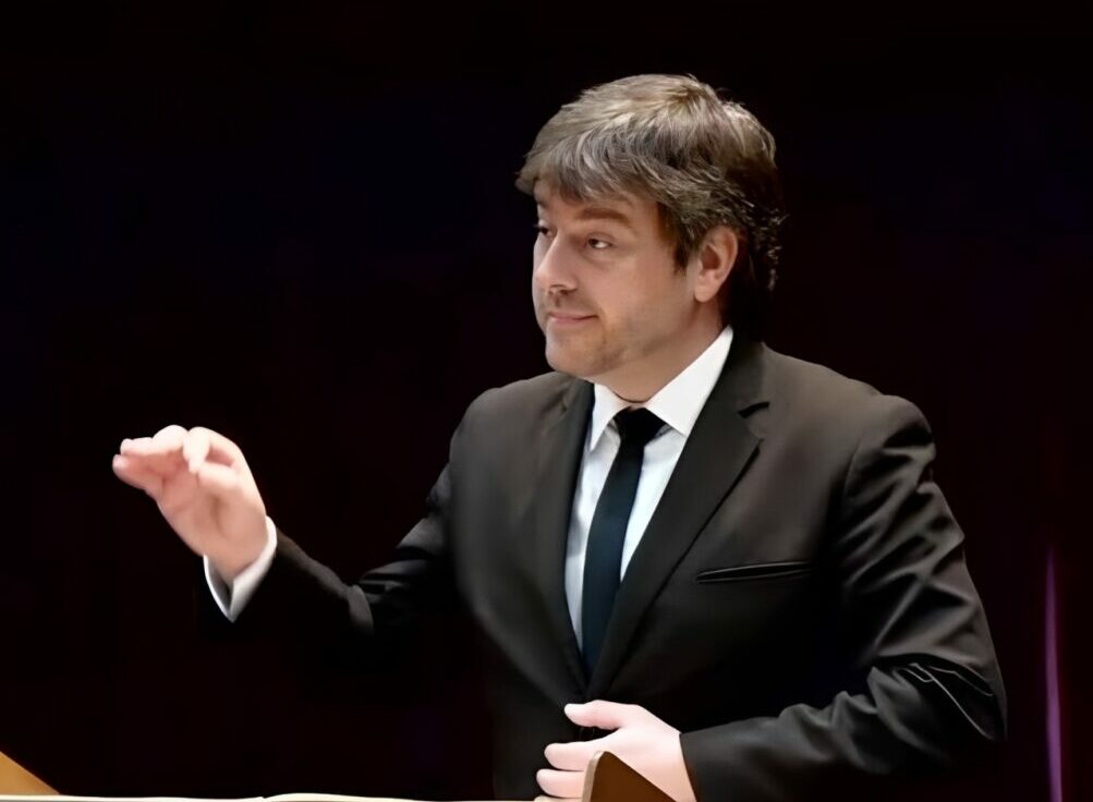 ÁNGEL HERNÁNDEZ DIRECTOR