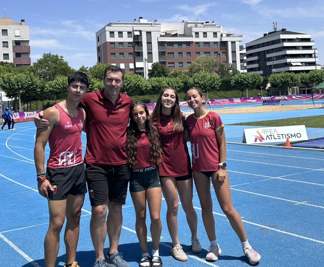 Estela Muñoz, Gabriel García, Ariadna Zornoza y Saray García, además del entrenador José A. Santa, que acudió como técnico de la selección regional.