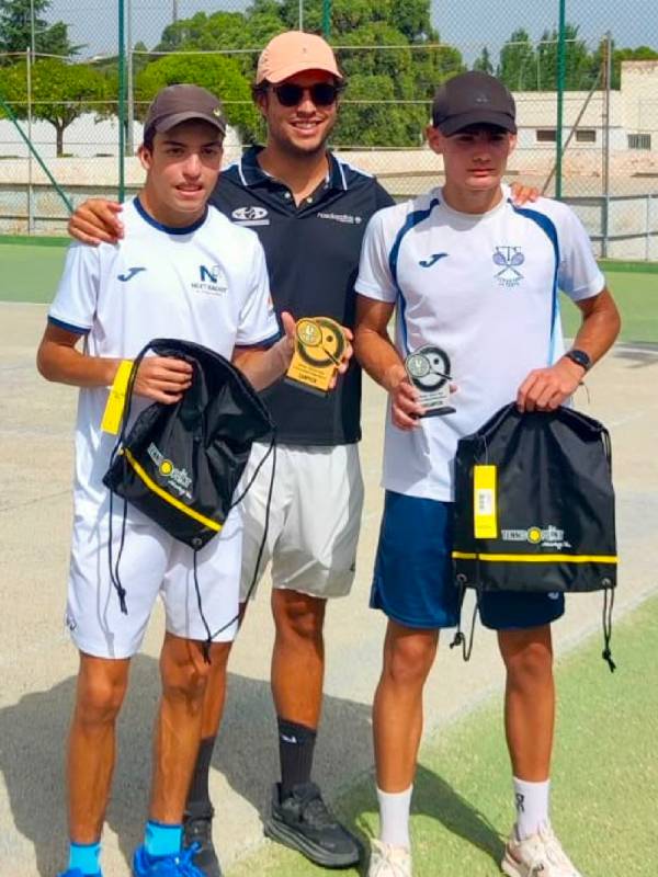 El Yecla Club de Tenis firma un pleno de victorias en tres torneos