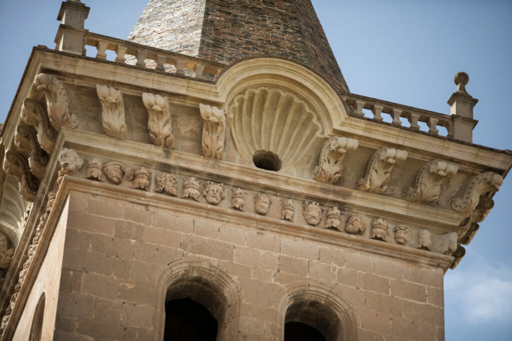 friso norte de la iglesia vieja caras de reyes nobleza