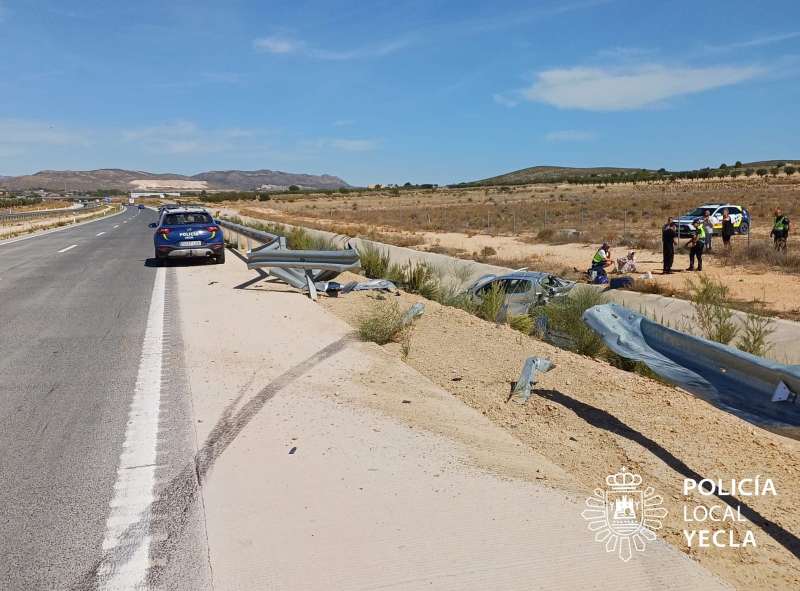 Un despistite, posible causa de un accidente en la A-33 con heridos leves