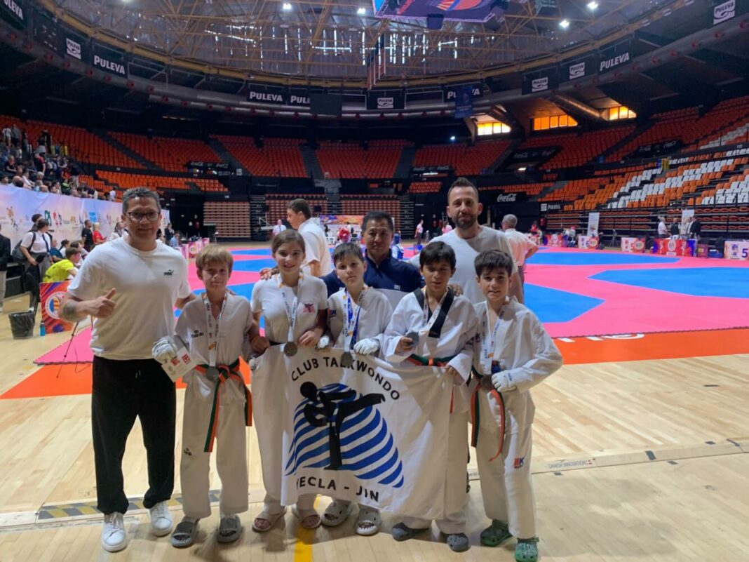 El Taekwondo Yecla Jin suma cinco medallas en el XIV Open de la Comunidad Valenciana.