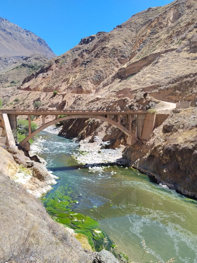 Manuel Ruiz completa en solitario la vuelta al Ca&ntilde;&oacute;n del Colca, uno de los m&aacute;s profundos del mundo